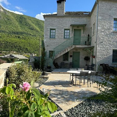 Aristi Boutique Stonehouse With Attic Exterior foto