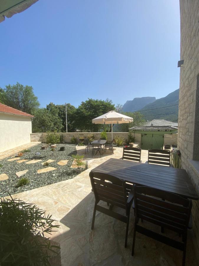 Aristi Boutique Stonehouse With Attic Exterior foto