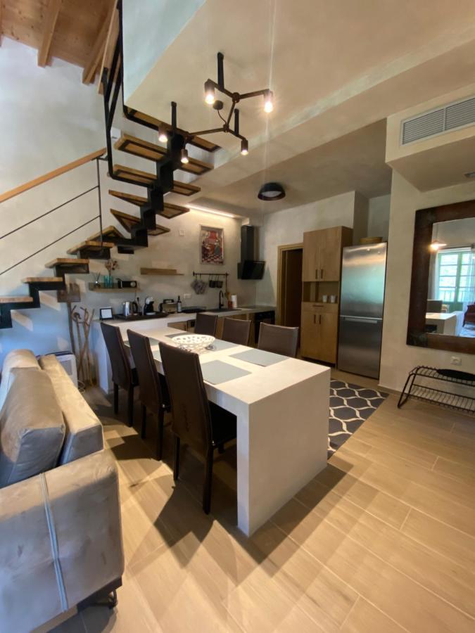 Aristi Boutique Stonehouse With Attic Exterior foto