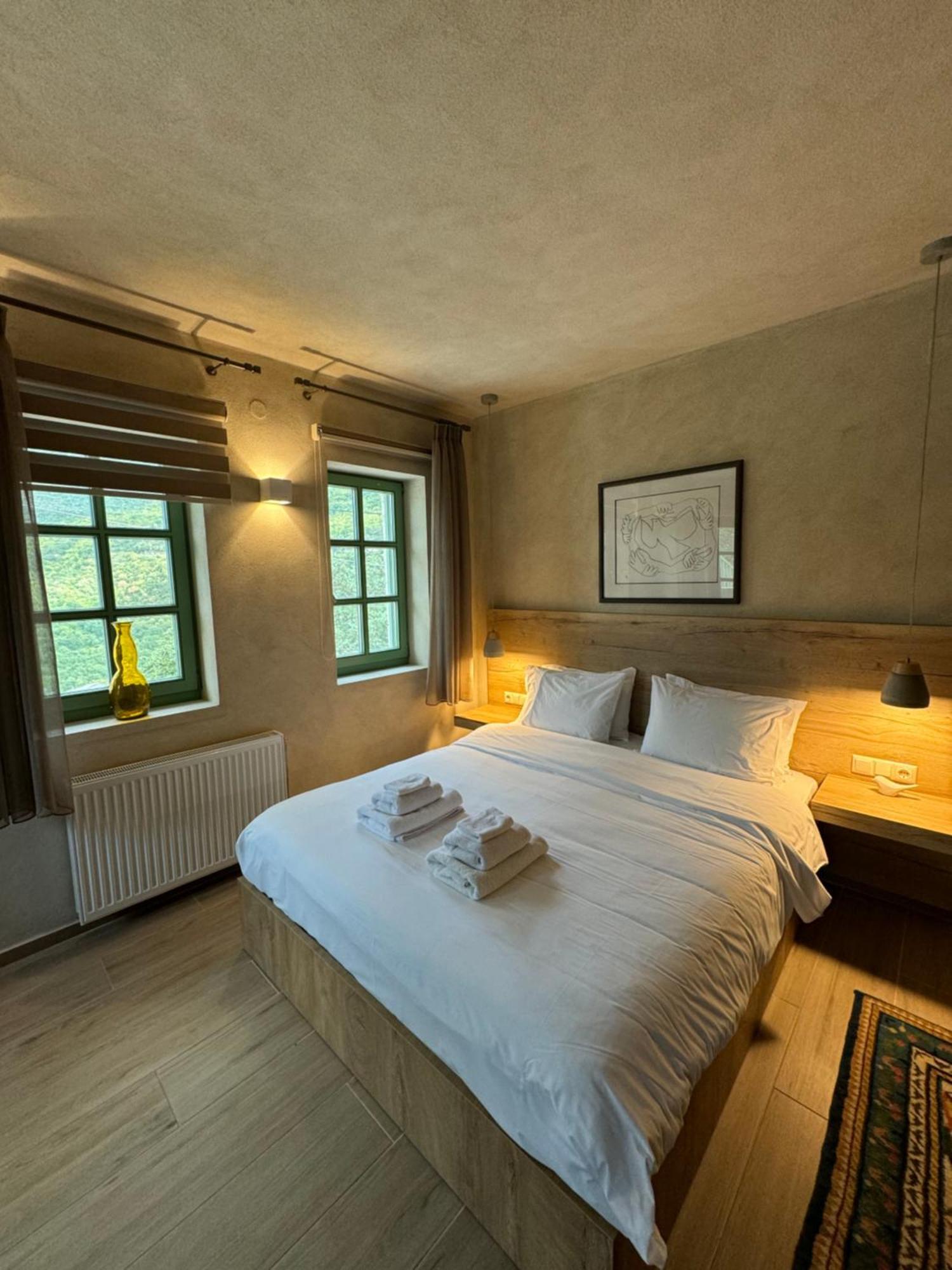 Aristi Boutique Stonehouse With Attic Exterior foto