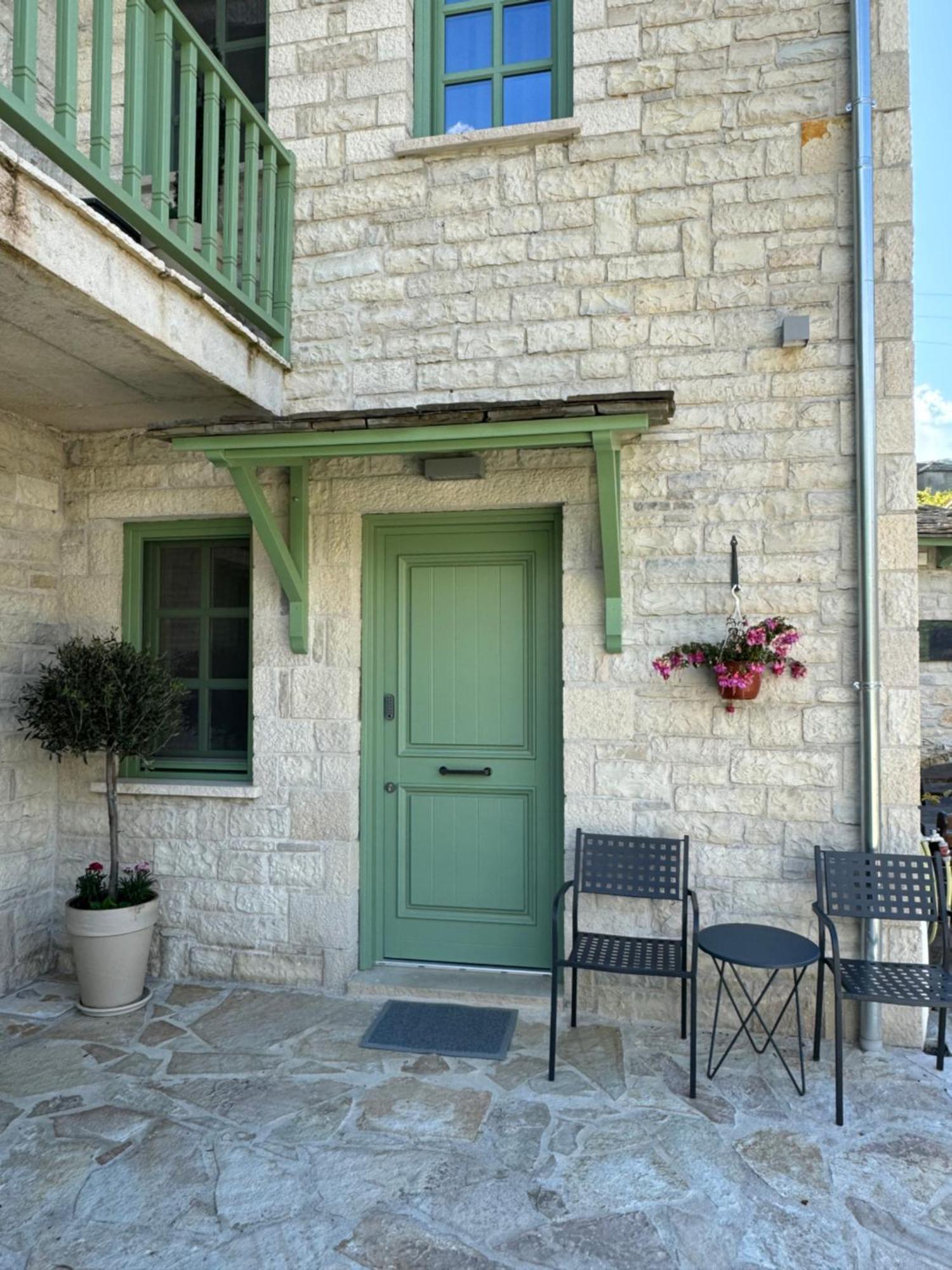 Aristi Boutique Stonehouse With Attic Exterior foto
