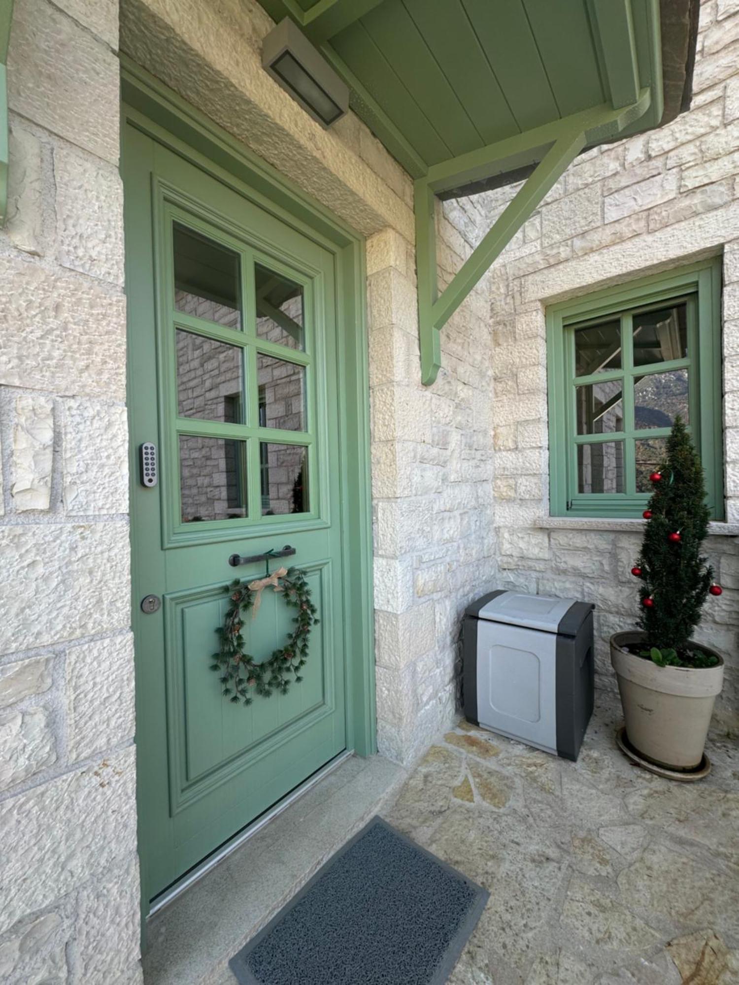 Aristi Boutique Stonehouse With Attic Exterior foto