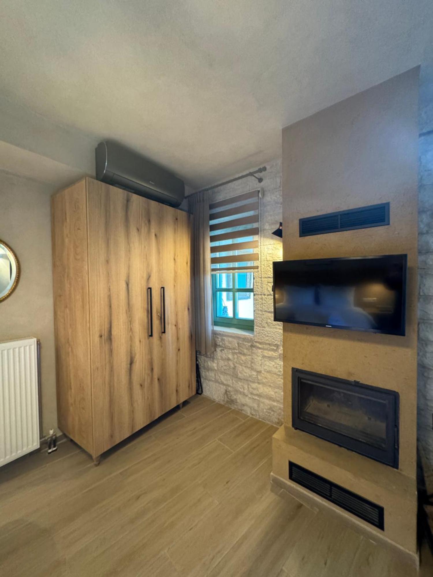 Aristi Boutique Stonehouse With Attic Exterior foto