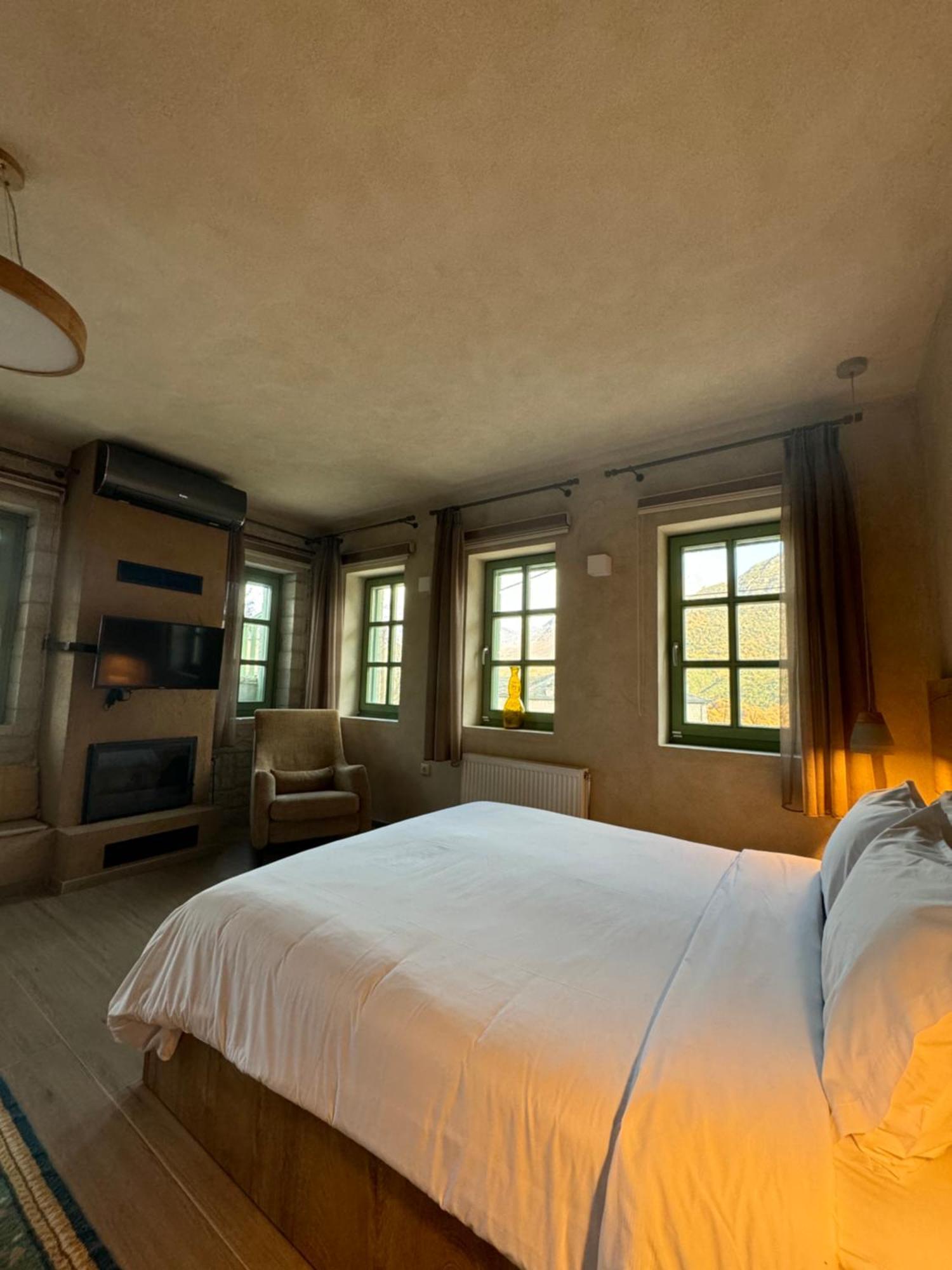 Aristi Boutique Stonehouse With Attic Exterior foto