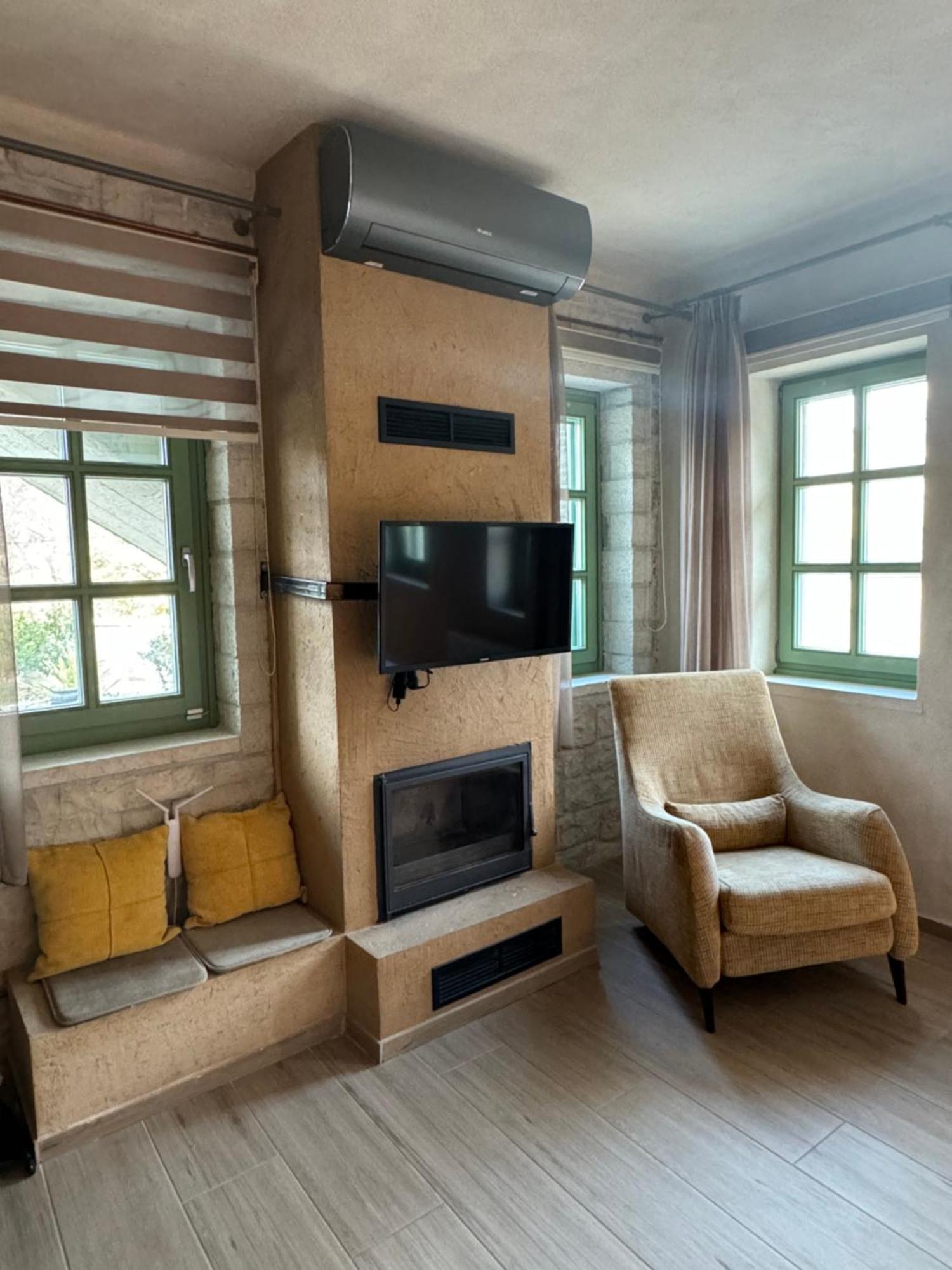 Aristi Boutique Stonehouse With Attic Exterior foto